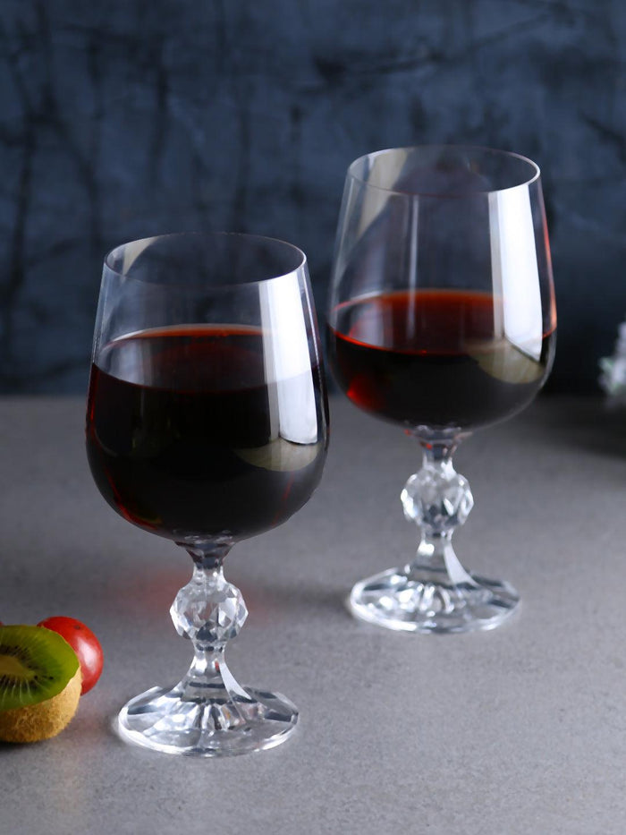 Elegant crystal wine glasses enhancing wine aromas and flavors