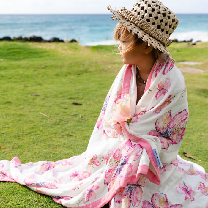 Hibiscus Kiss Throw Blanket