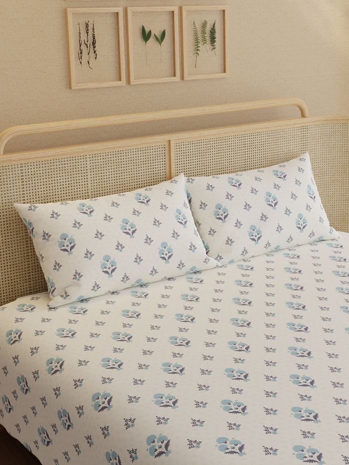 Indo Musk 100% Kasturi Cotton 200 TC King Bedsheet with 2 Pillow Covers | Blue & White Floral Bedsheet Set