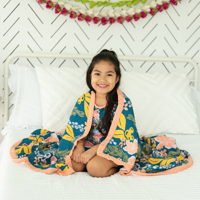 Lā Lei Throw Blanket